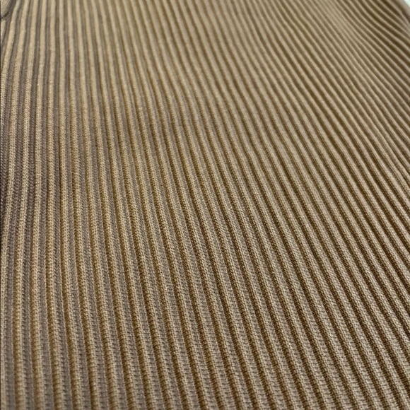 High-neck Ribbed Cropped Tank - Picture 2 of 3